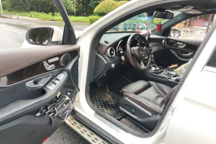 Used Mercedes-Benz GLC 2018 GLC 260 4MATIC Luxury Model Driver Seat
