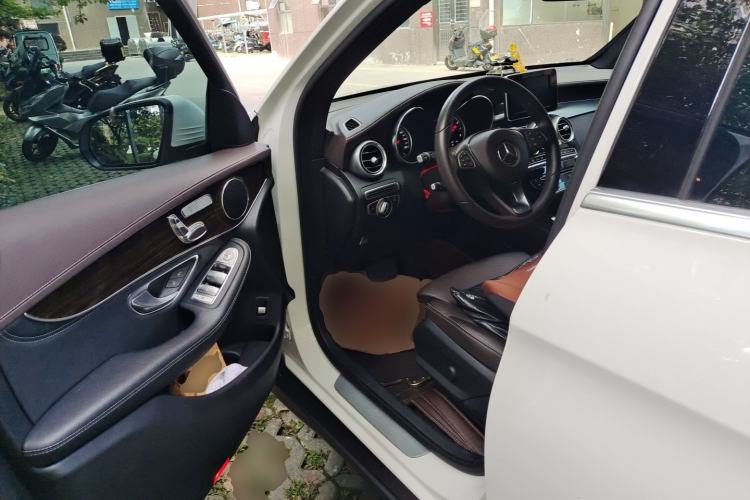 Used Mercedes-Benz GLC 2018 Facelifted GLC 260 4MATIC Dynamic Edition Driver Seat