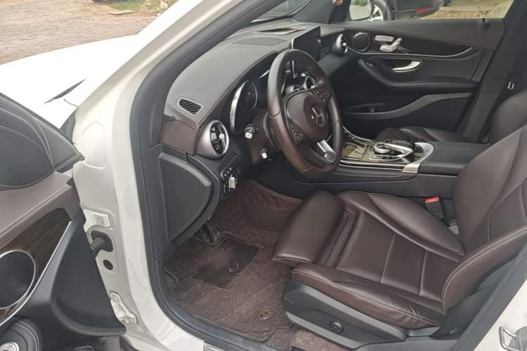 Used Mercedes-Benz GLC 2018 Facelift GLC 260 4MATIC Luxury Edition Driver Seat