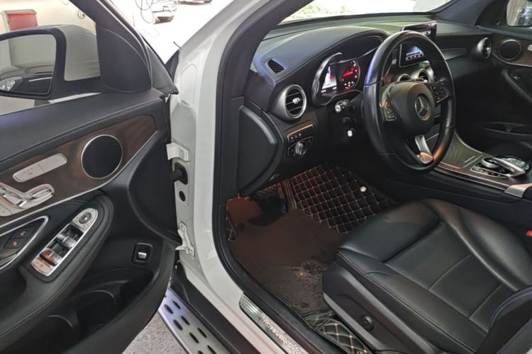Used Mercedes-Benz GLC 2018 Refreshed GLC 300 4MATIC Dynamic Edition Driver Seat