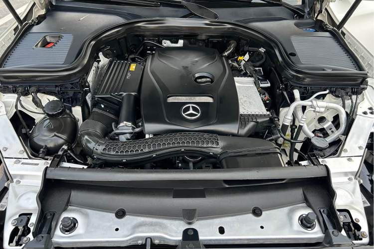 Used Mercedes-Benz GLC 2018 GLC 260 4MATIC Dynamic Edition Engine Bay