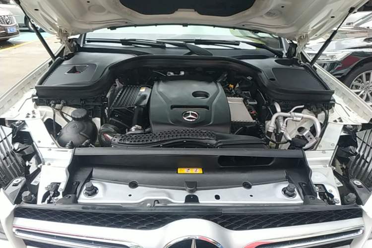 Used Mercedes-Benz GLC 2018 Facelift GLC 260 4MATIC Luxury Edition Engine Bay