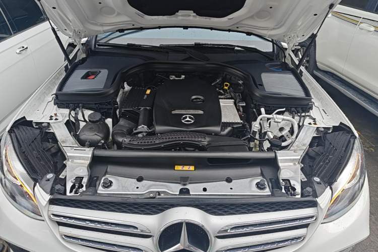 Used Mercedes-Benz GLC 2018 GLC 260 4MATIC Luxury Model Engine Bay