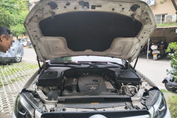Used Mercedes-Benz GLC 2018 Facelift GLC 260 4MATIC Luxury Edition Engine Bay