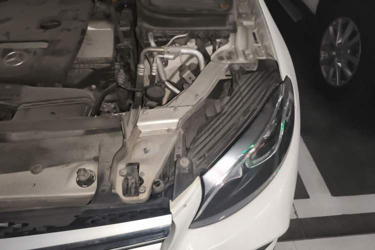 Used Mercedes-Benz GLC 2018 GLC 260 4MATIC Luxury Model Engine Bay Left