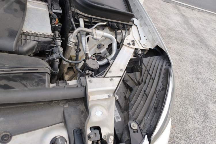Used Mercedes-Benz GLC 2018 GLC 200 4MATIC Engine Bay Left