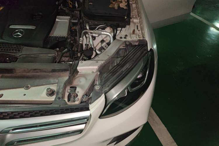 Used Mercedes-Benz GLC 2018 GLC 260 4MATIC Luxury Model Engine Bay Left