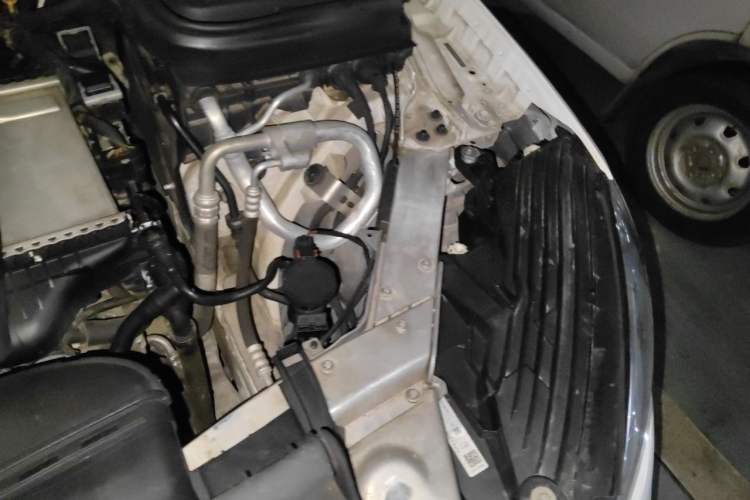 Used Mercedes-Benz GLC 2018 Facelifted GLC 260 4MATIC Dynamic Edition Engine Bay Left