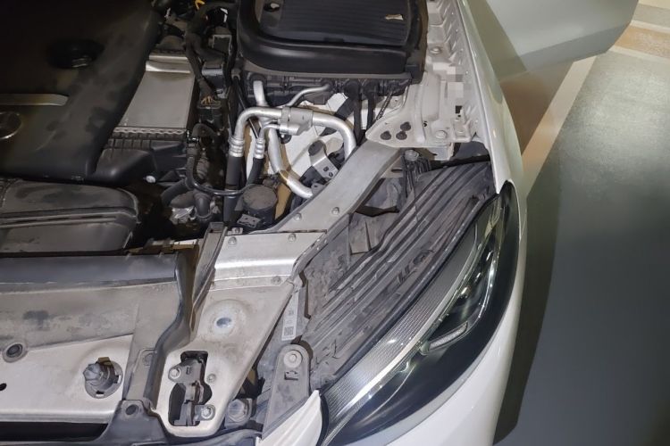 Used Mercedes-Benz GLC 2018 GLC 260 4MATIC Luxury Model Engine Bay Left