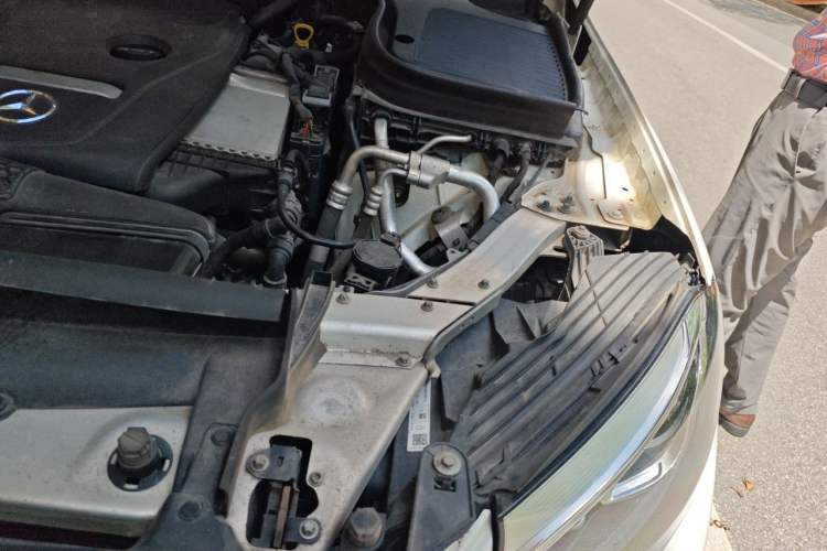 Used Mercedes-Benz GLC 2018 GLC 260 4MATIC Luxury Model Engine Bay Left