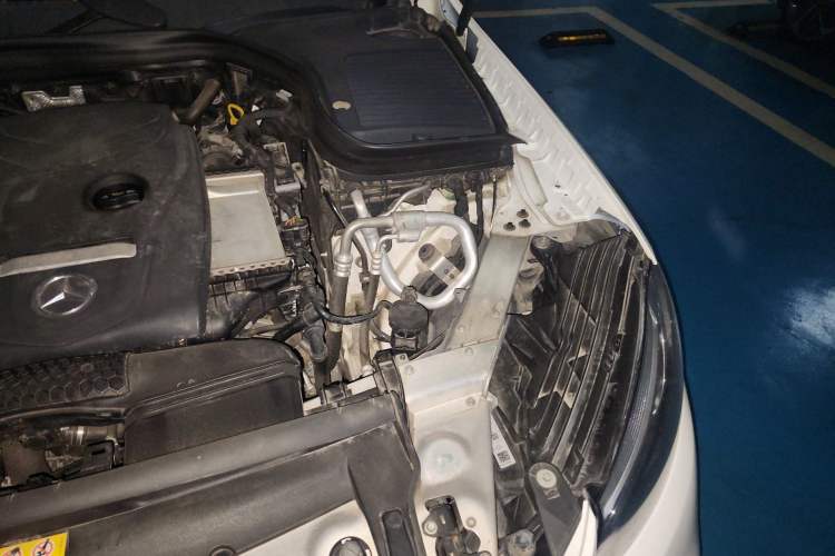 Used Mercedes-Benz GLC 2018 GLC 260 4MATIC Luxury Model Engine Bay Left
