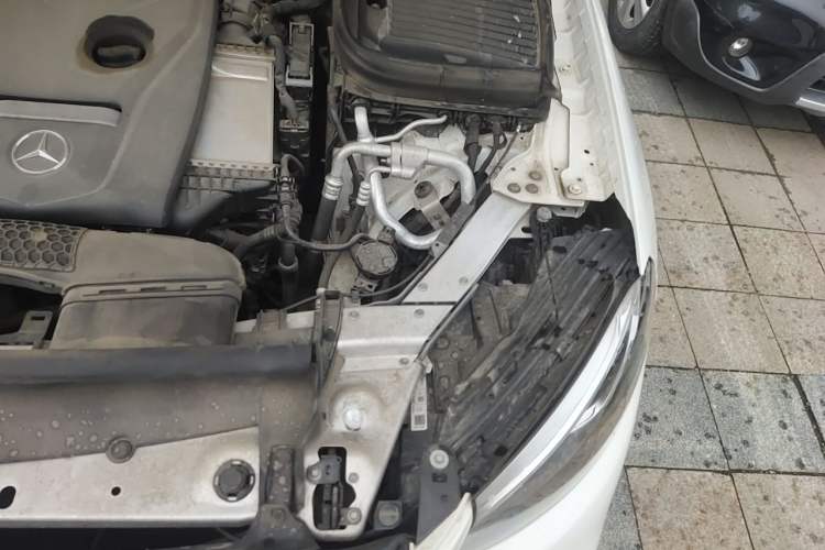 Used Mercedes-Benz GLC 2018 Facelift GLC 260 4MATIC Luxury Edition Engine Bay Left