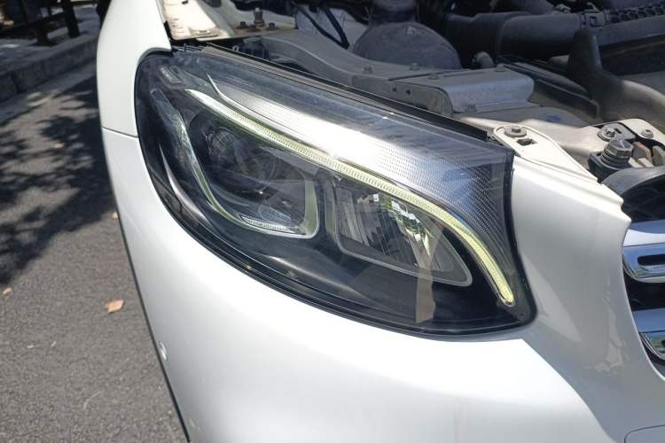 Used Mercedes-Benz GLC 2018 Facelift GLC 260 4MATIC Luxury Edition Engine Bay Right