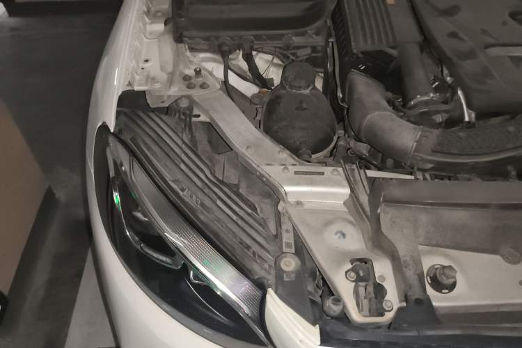 Used Mercedes-Benz GLC 2018 GLC 260 4MATIC Luxury Model Engine Bay Right