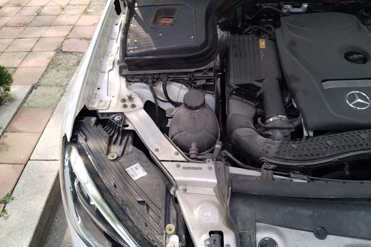 Used Mercedes-Benz GLC 2018 GLC 260 4MATIC Luxury Model Engine Bay Right