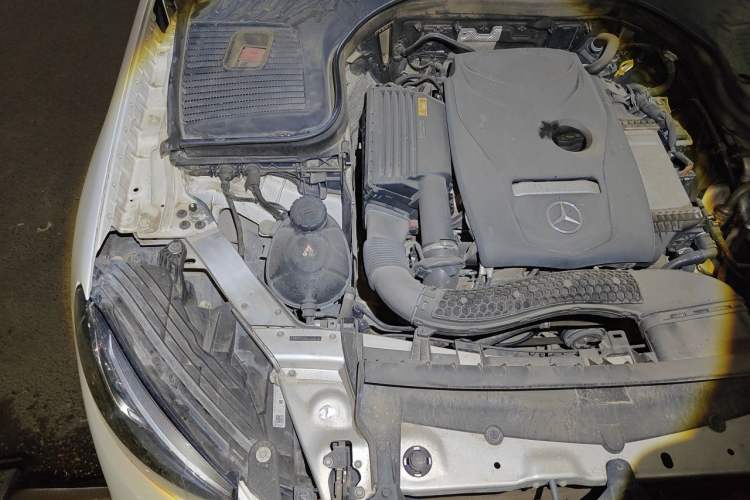 Used Mercedes-Benz GLC 2018 GLC 260 4MATIC Luxury Model Engine Bay Right