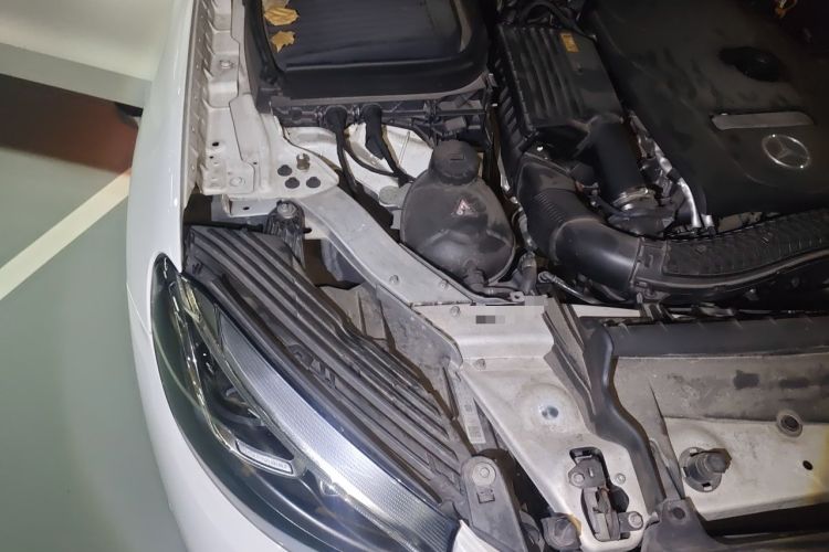 Used Mercedes-Benz GLC 2018 GLC 260 4MATIC Luxury Model Engine Bay Right