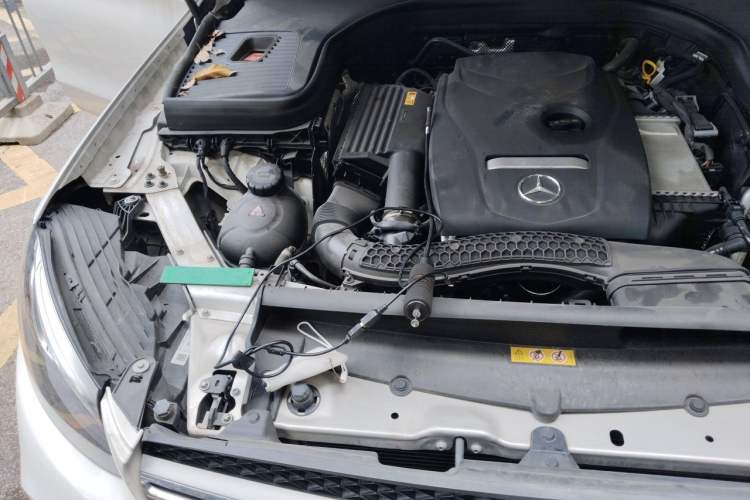 Used Mercedes-Benz GLC 2018 Facelift GLC 260 4MATIC Luxury Edition Engine Bay Right