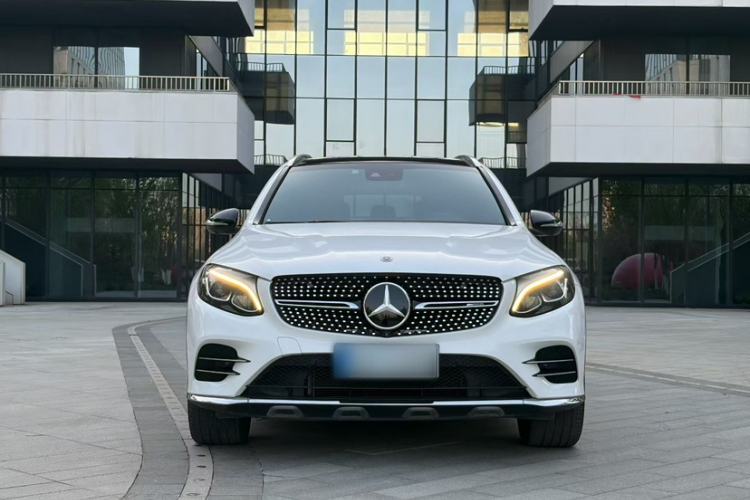 Used Mercedes-Benz GLC 2018 Facelift GLC 260 4MATIC Luxury Edition Exterior 1