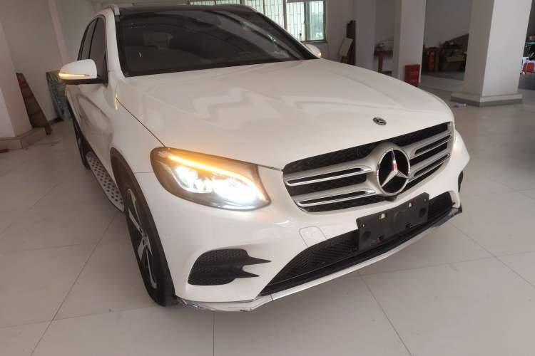 Used Mercedes-Benz GLC 2018 Facelift GLC 260 4MATIC Luxury Edition Exterior 1