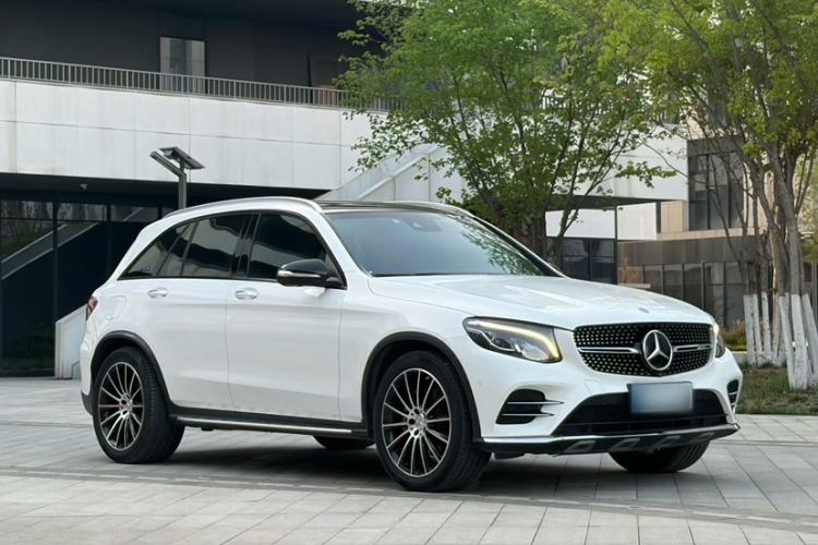 Used Mercedes-Benz GLC 2018 Facelift GLC 260 4MATIC Luxury Edition Exterior 2