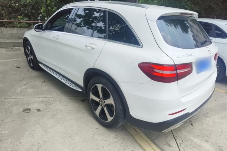Used Mercedes-Benz GLC 2018 Facelift GLC 260 4MATIC Luxury Edition Exterior 2