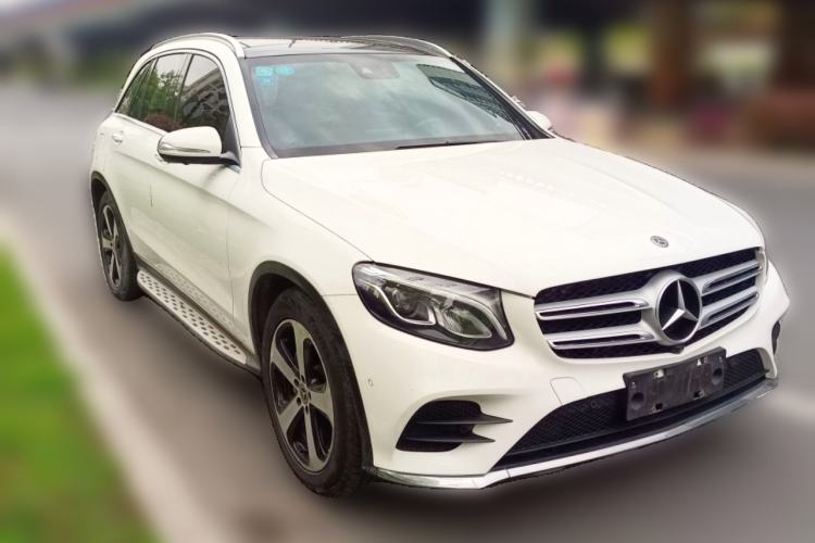 Used Mercedes-Benz GLC 2018 Facelift GLC 260 4MATIC Luxury Edition Exterior 2