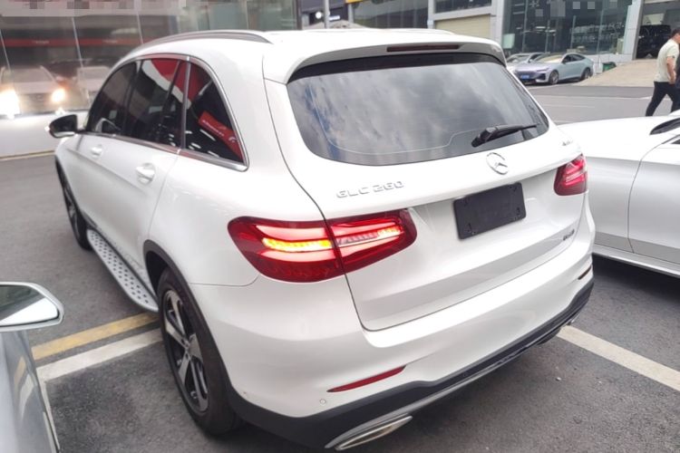 Used Mercedes-Benz GLC 2018 GLC 260 4MATIC Luxury Model Exterior 2