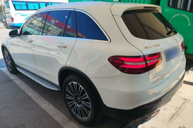 Used Mercedes-Benz GLC 2018 Facelift GLC 200 4MATIC Exterior 2