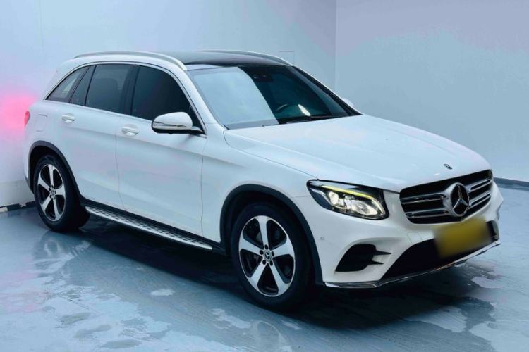 Used Mercedes-Benz GLC 2018 Facelift GLC 260 4MATIC Luxury Edition Exterior 2