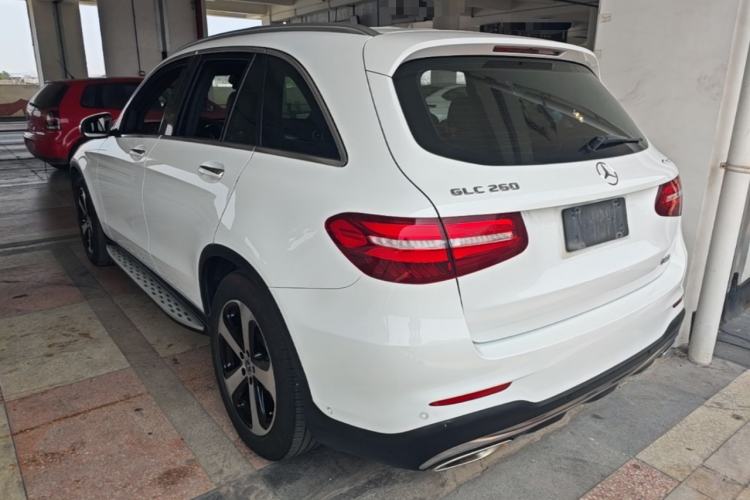 Used Mercedes-Benz GLC 2018 Facelift GLC 260 4MATIC Luxury Edition Exterior 2