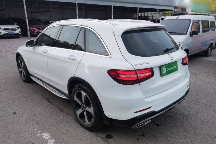 Used Mercedes-Benz GLC 2018 Facelift GLC 260 4MATIC Luxury Edition Exterior 2