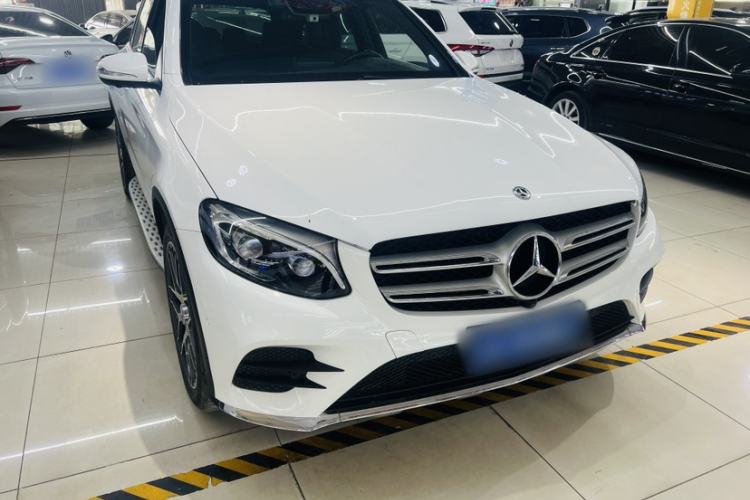 Used Mercedes-Benz GLC 2018 Refreshed GLC 300 4MATIC Dynamic Edition Exterior 2