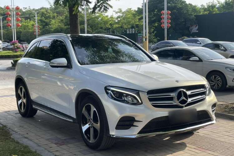Used Mercedes-Benz GLC 2018 GLC 260 4MATIC Luxury Model Exterior 2