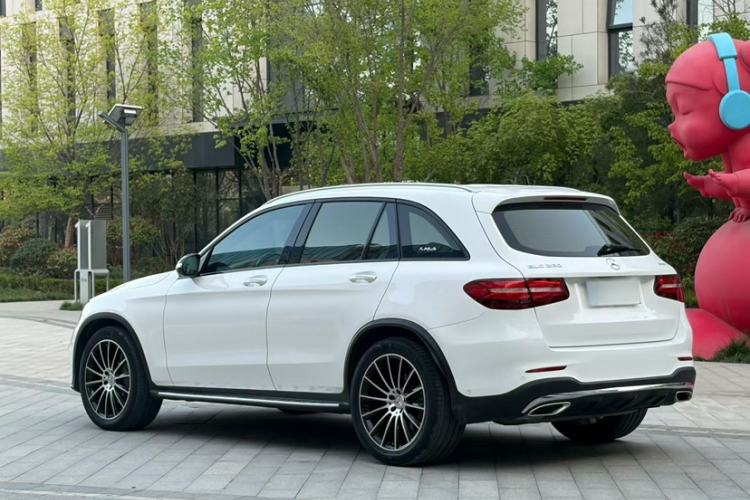 Used Mercedes-Benz GLC 2018 Facelift GLC 260 4MATIC Luxury Edition Exterior 3