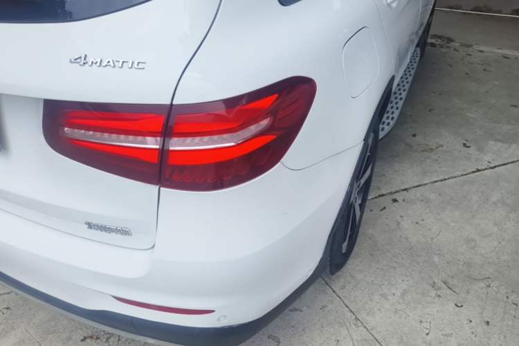 Used Mercedes-Benz GLC 2018 Facelift GLC 260 4MATIC Luxury Edition Exterior 3