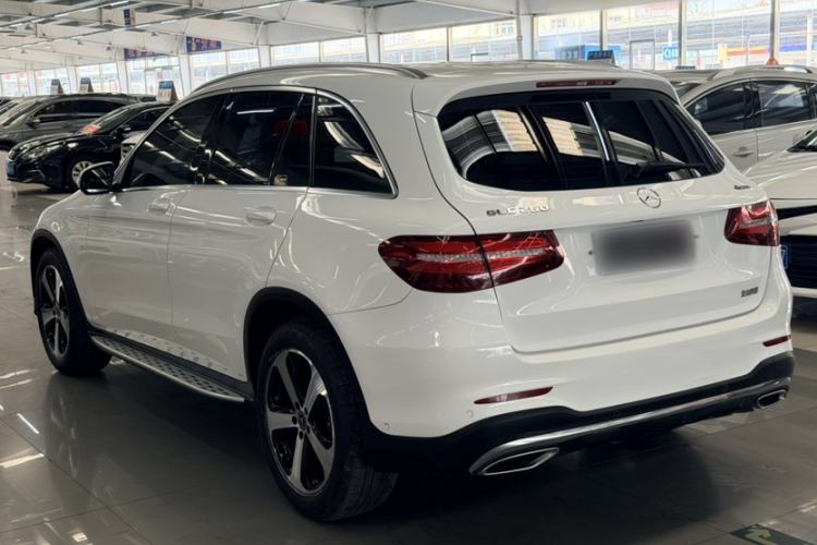 Used Mercedes-Benz GLC 2018 Facelift GLC 260 4MATIC Luxury Edition Exterior 3