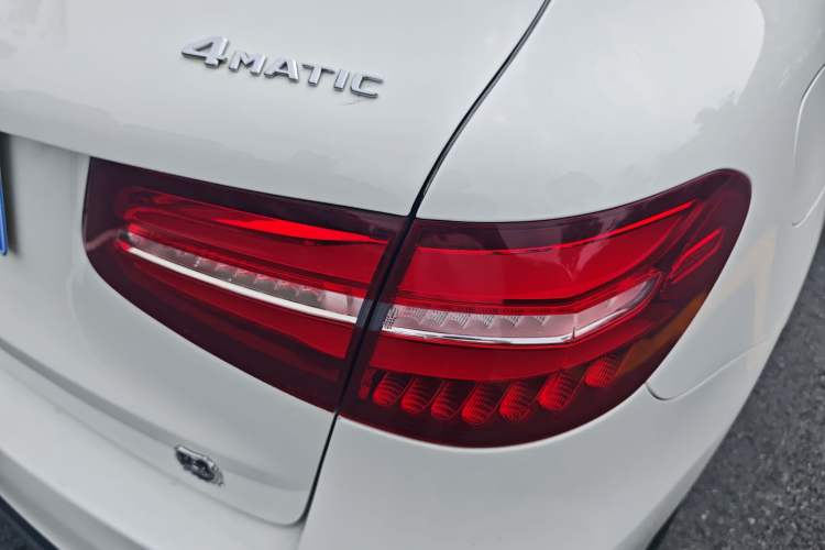 Used Mercedes-Benz GLC 2018 GLC 260 4MATIC Dynamic Edition Exterior 3