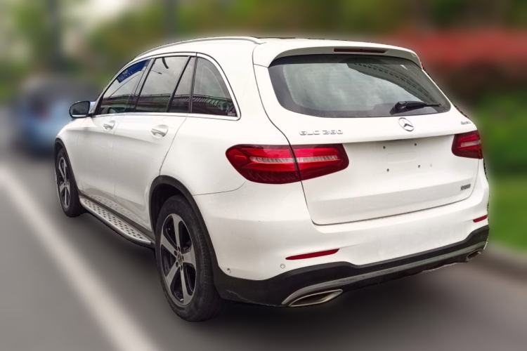 Used Mercedes-Benz GLC 2018 Facelift GLC 260 4MATIC Luxury Edition Exterior 3