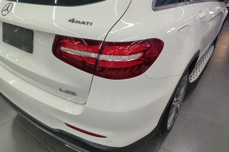 Used Mercedes-Benz GLC 2018 GLC 260 4MATIC Dynamic Edition Exterior 3