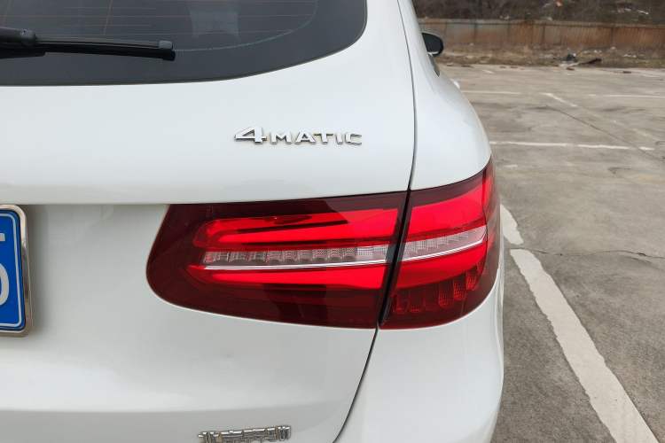 Used Mercedes-Benz GLC 2018 Facelifted GLC 260 4MATIC Dynamic Edition Exterior 3