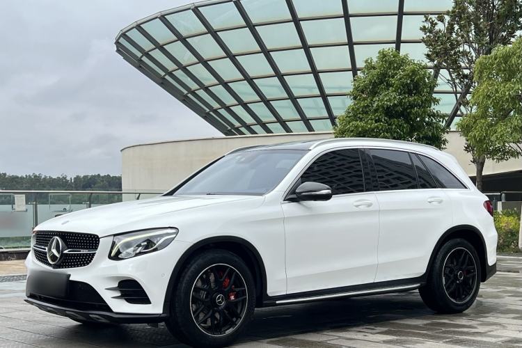 Used Mercedes-Benz GLC 2018 Facelift GLC 260 4MATIC Luxury Edition Exterior 3