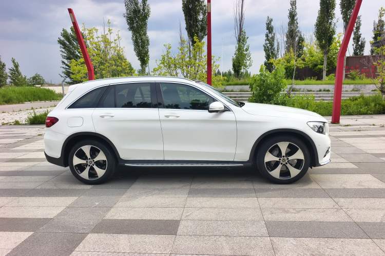 Used Mercedes-Benz GLC 2018 GLC 300 4MATIC Sport Edition Exterior 3