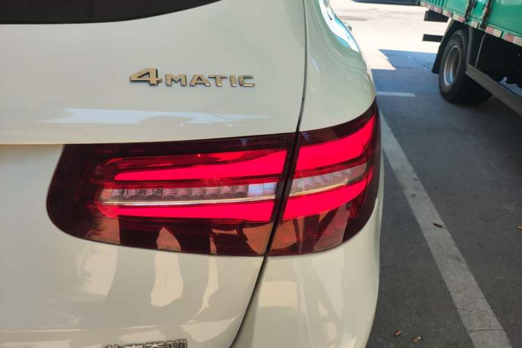 Used Mercedes-Benz GLC 2018 Facelift GLC 200 4MATIC Exterior 3