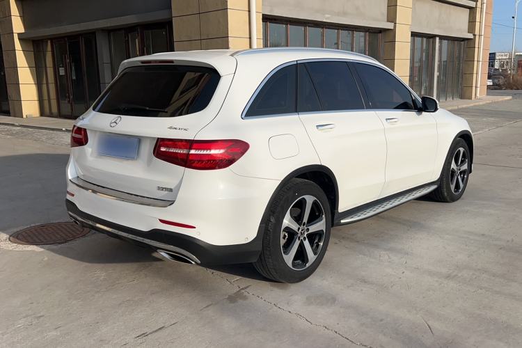 Used Mercedes-Benz GLC 2018 GLC 260 4MATIC Luxury Model Exterior 3