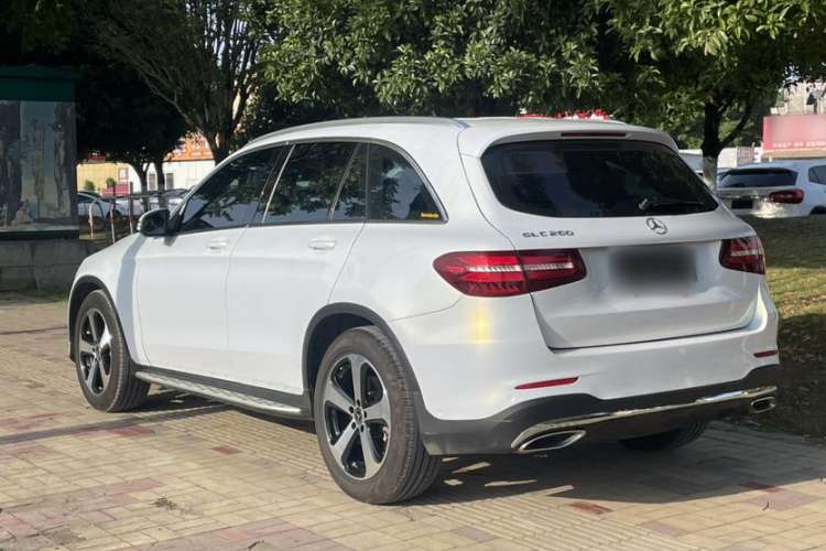 Used Mercedes-Benz GLC 2018 GLC 260 4MATIC Luxury Model Exterior 3