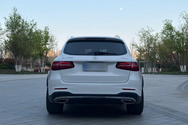 Used Mercedes-Benz GLC 2018 Facelift GLC 260 4MATIC Luxury Edition Exterior 4