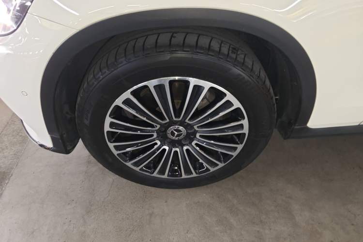 Used Mercedes-Benz GLC 2018 Facelifted GLC 260 4MATIC Dynamic Edition Exterior 4