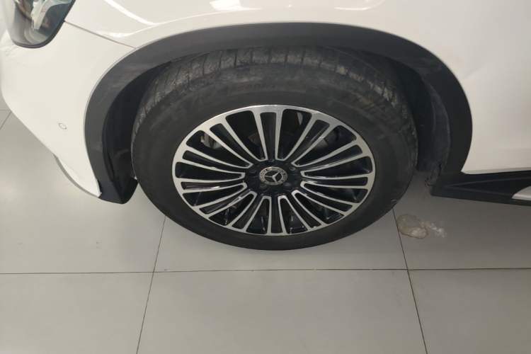 Used Mercedes-Benz GLC 2018 Facelifted GLC 260 4MATIC Dynamic Edition Exterior 4