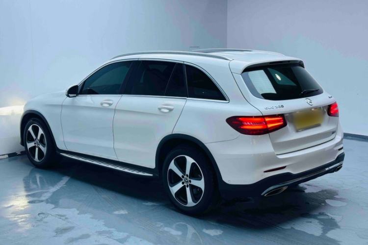 Used Mercedes-Benz GLC 2018 Facelift GLC 260 4MATIC Luxury Edition Exterior 4